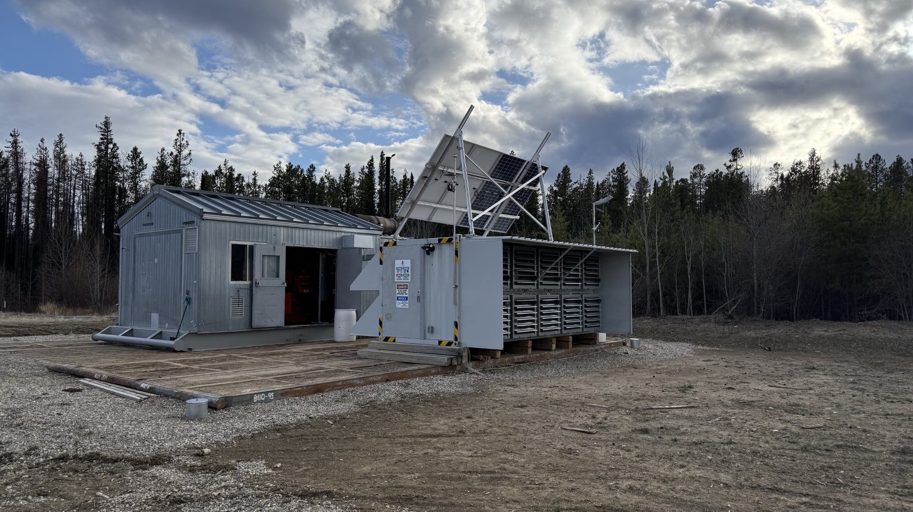 Mining container pre-commissioning on a wellsite pad.